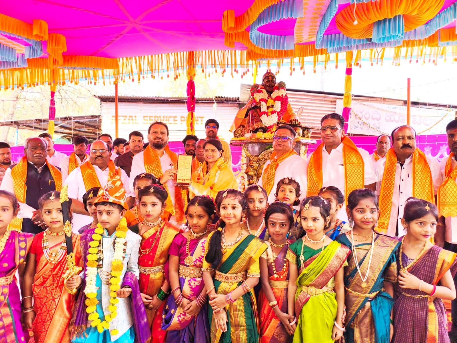 ಶಿವಾಜಿ ಮಹಾರಾಜರ ಆದರ್ಶಗಳು ಅಳವಡಿಸಿಕೊಳ್ಳಿ 